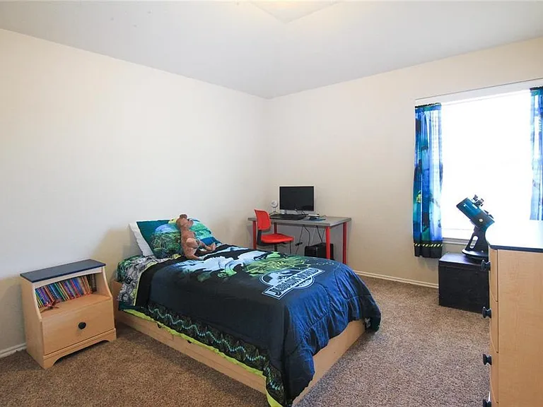 2705 Overton St — Photo 14