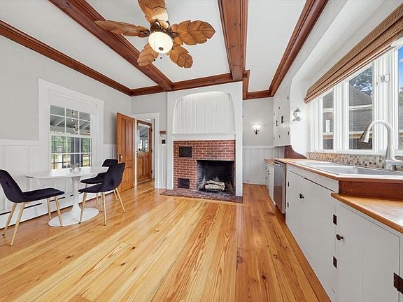 4th image of 383 Pond St
