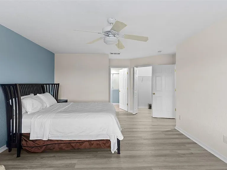 215 Gleneagles Dr — Photo 18