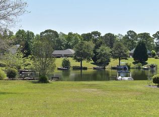 43 N Lake Cir, Manning, SC 29102