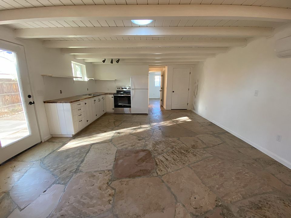 1st image of 1653 E Blacklidge Dr #1