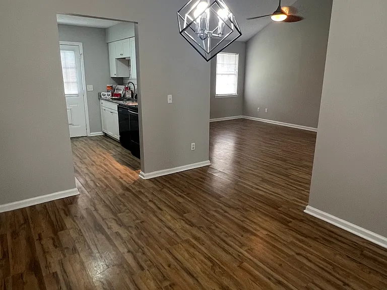 916 Wrenwood Ln — Photo 5