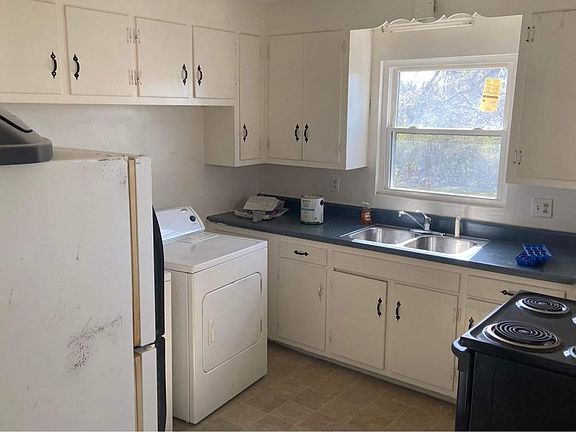 4th image of 816 Hickory Dr #A