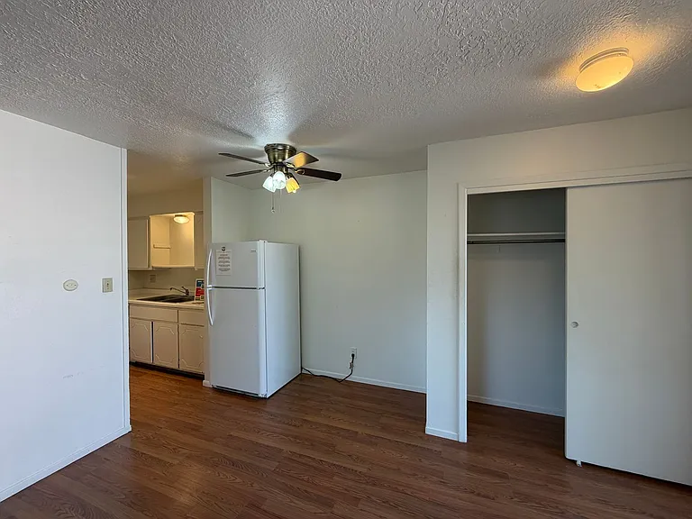 8444 Spain Rd NE — Photo 9