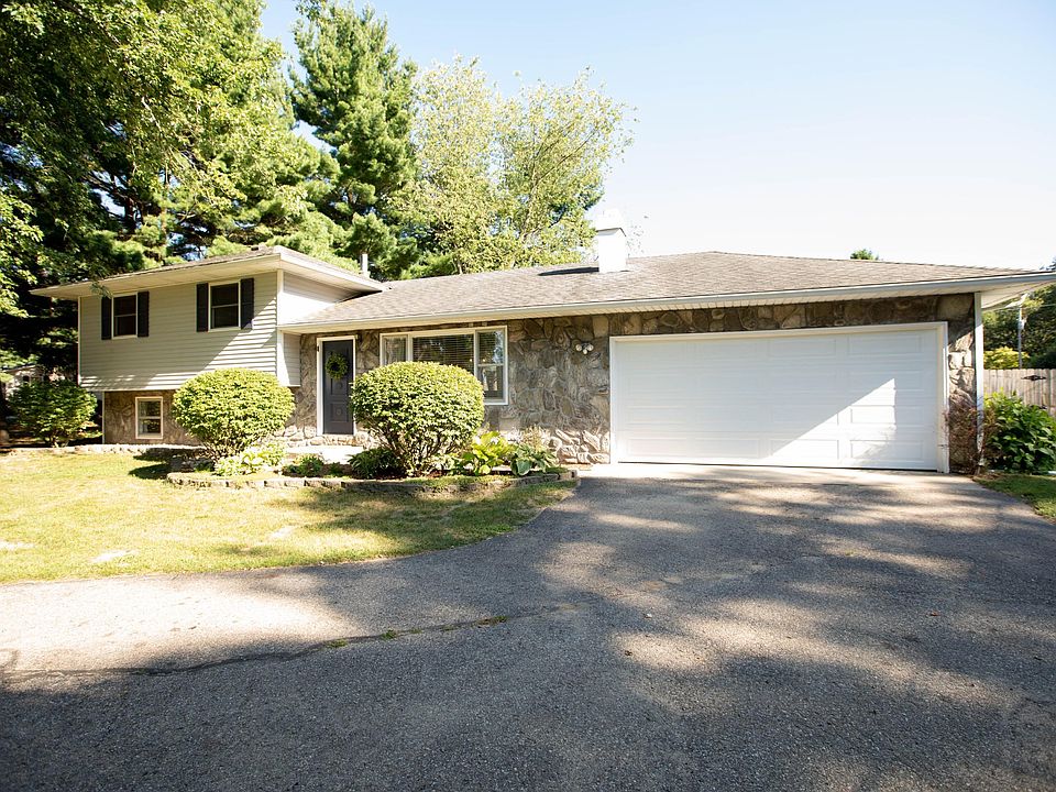 1st image of 22225 Salisbury Dr