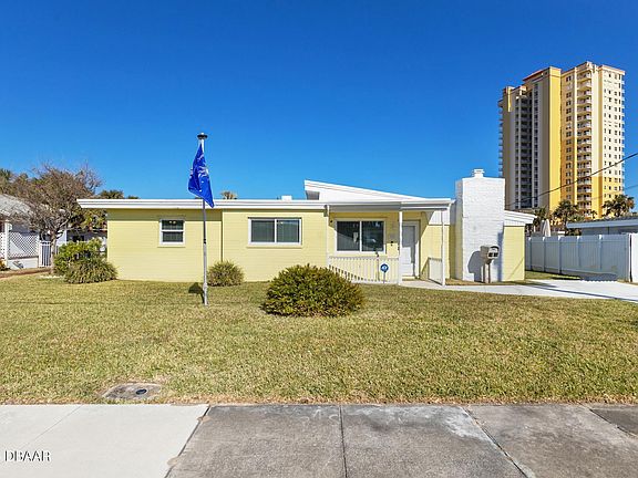 3rd image of 373 Woodland Ave