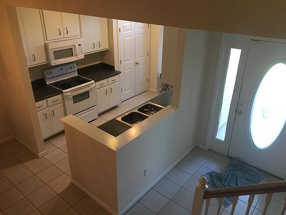 5th image of 2892 Briar Ct