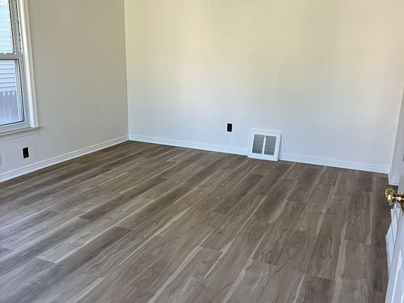 4th image of 23231 Notre Dame St