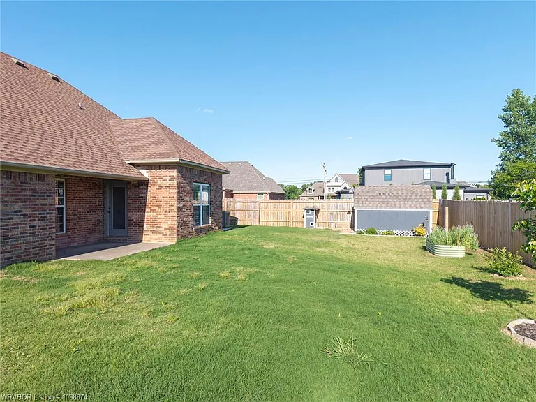 3725 Colfax Way — Photo 6