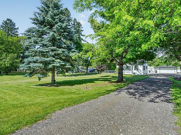 4th image of 2861 John R Rd