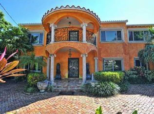 4765 N Bay Rd, Miami Beach, FL 33140