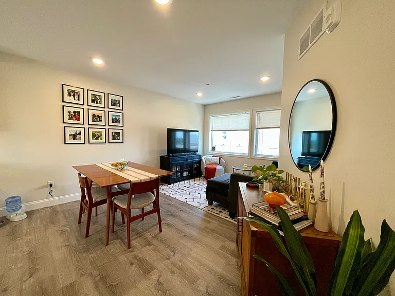 219 Waterman St — Photo 6