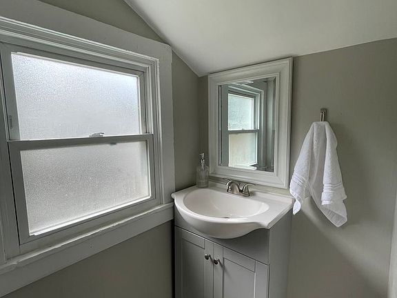 5th image of 1822 W 57th St #Up