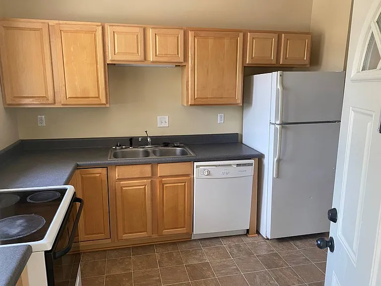 301 N Cedar St — Photo 6