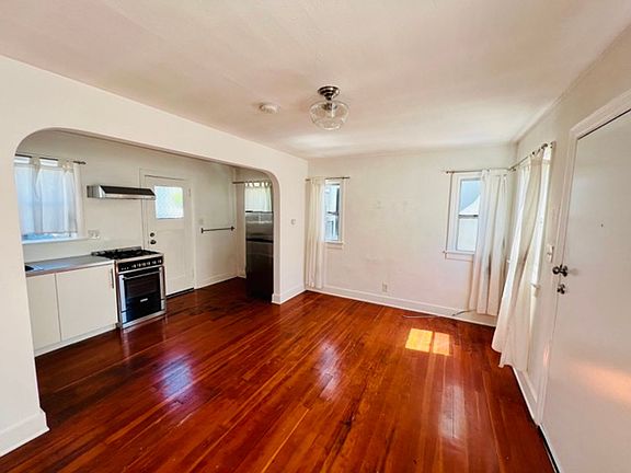 3rd image of 1520 Menlo Ave #66751A1