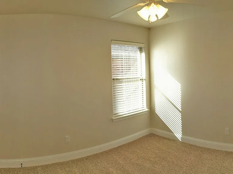 1109 Lizzard Ct — Photo 3