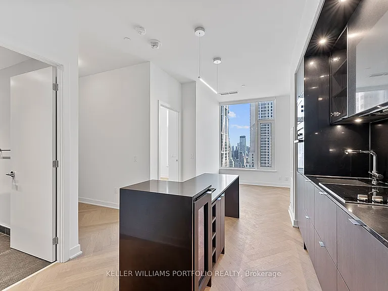 11 Yorkville Ave #2907 — Photo 4
