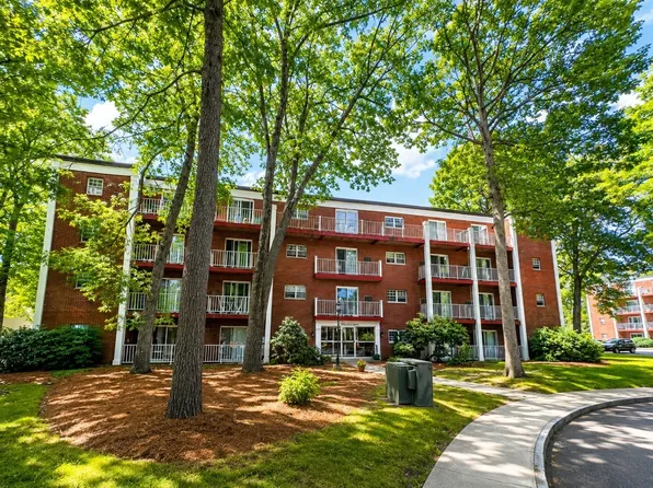 55 Greentree Ln APT 25, Weymouth, MA 02190