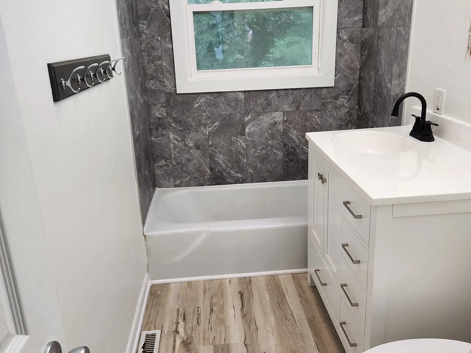 3 bed, 1.5 bath, 1250 sqft, $1,345 — Photo 2
