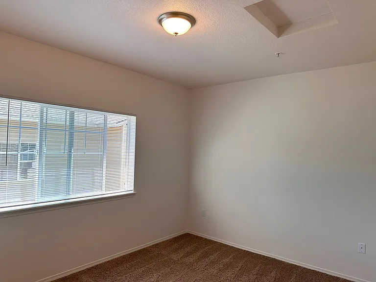 Landmark Apartments — Photo 10