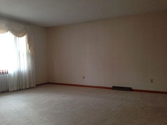 4th image of 1120 E Memorial Dr