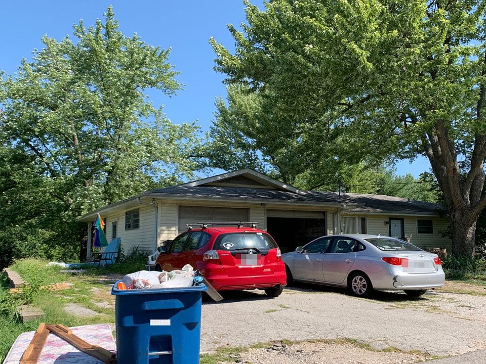 2nd image of 4204 Walnut Tree St