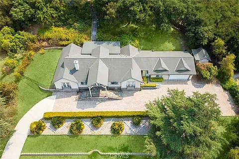 1770 Mountain Ln — Photo 4