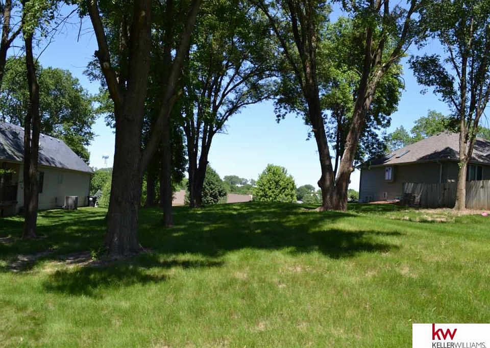 1st image of 819 Beaver Lake Blvd