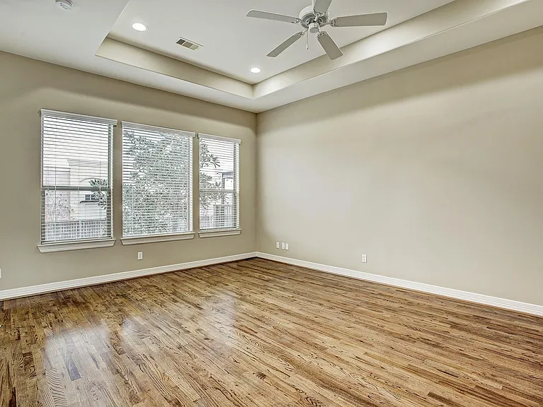 3830 Centerplaza Dr — Photo 7
