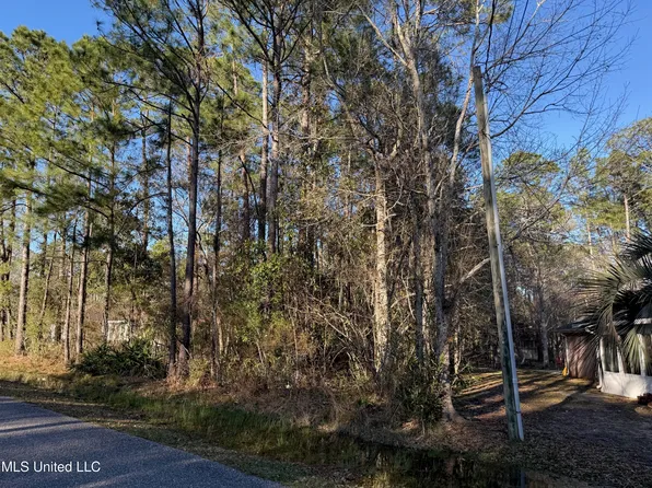 72678 Diamondhead Dr N #3, Diamondhead, MS 39525
