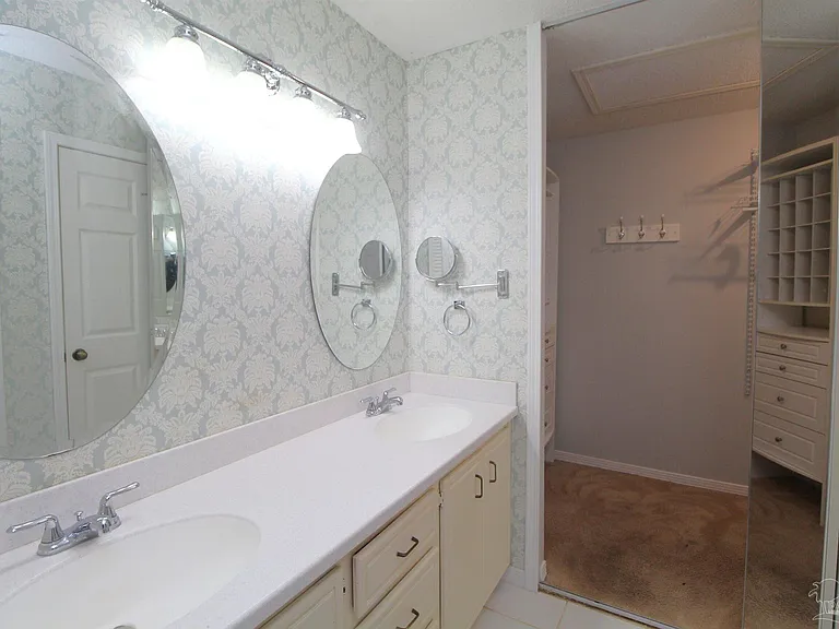 8154 Treetop Ln — Photo 8