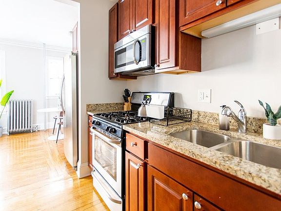 4th image of 4621 N Kenmore Ave