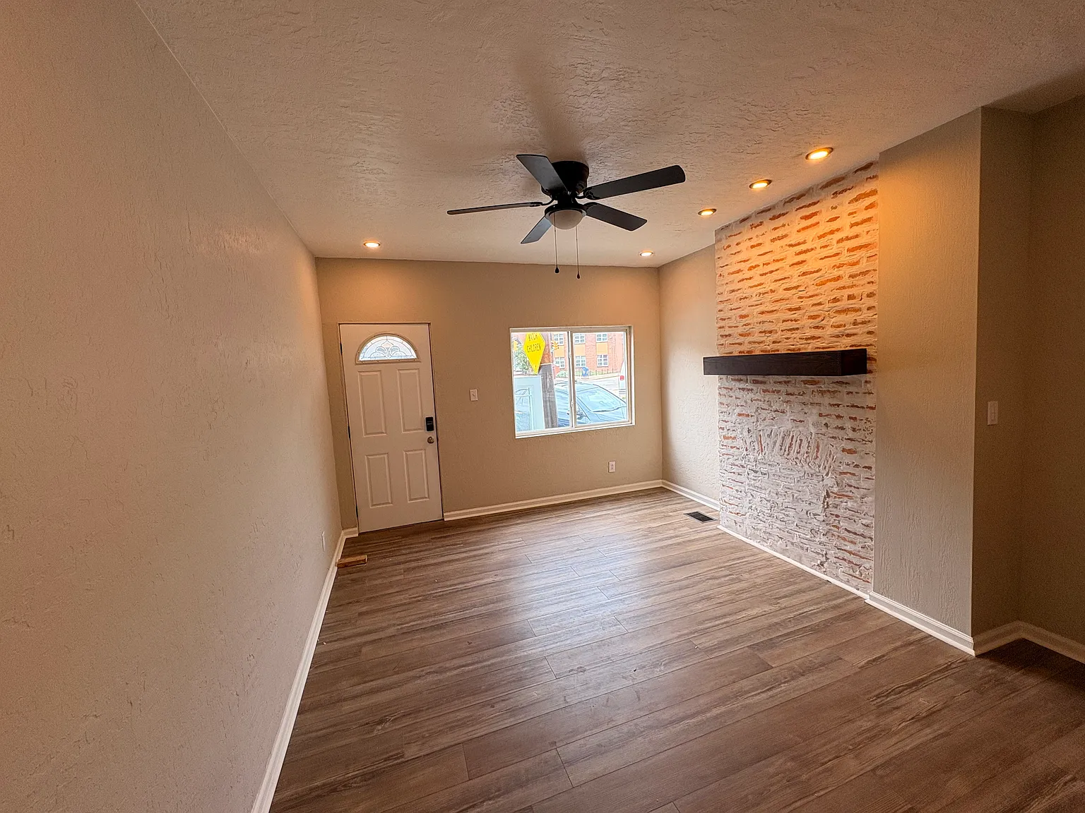 2 bed, 1000 sqft, $1,700 — Photo 3