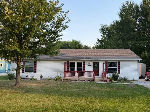 5740 Iroquois Dr, Howell, MI 48843