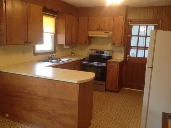 3rd image of 322 Valley Dr