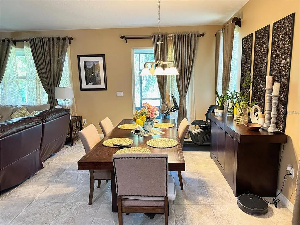 4 bed, 3.0 bath, 2115 sqft, $3,300 — Photo 4