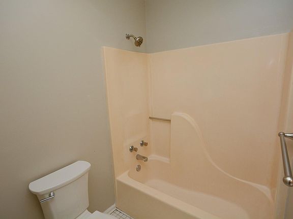 3rd image of 5680 Glen View Dr