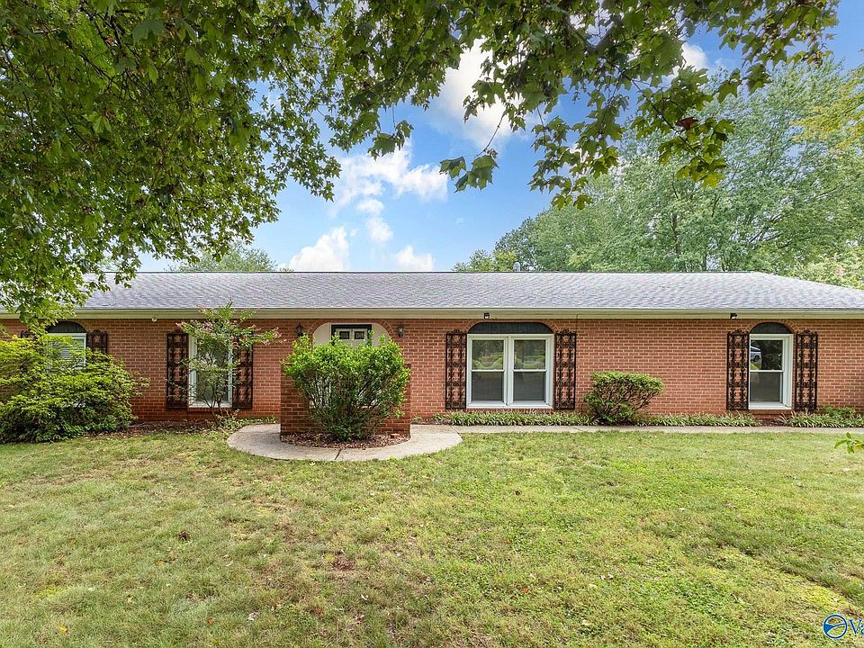 1st image of 319 Plantation Dr