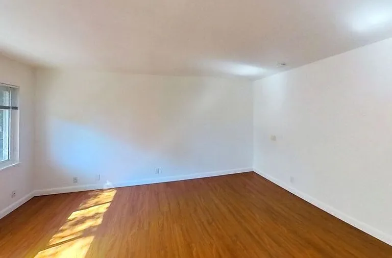 2227 Derby St — Photo 8