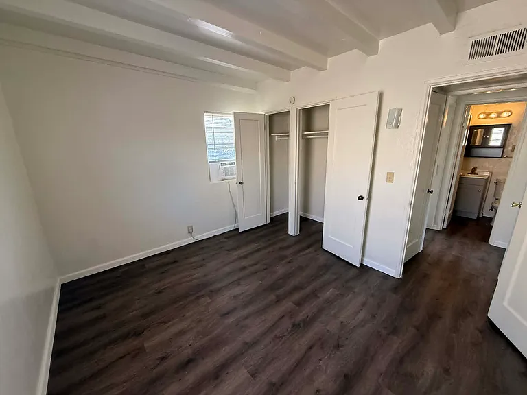 5009 E 1st St — Photo 12