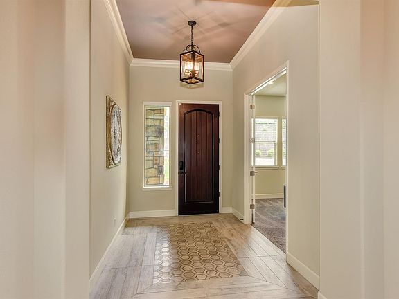 5th image of 2800 Royal Oaks Dr