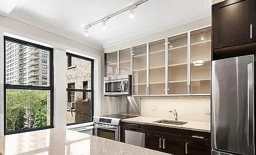 210 West 70th Street — Photo 2