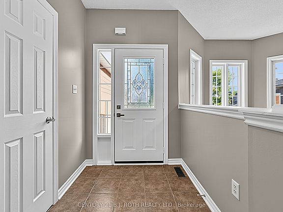 4th image of 12 Lamont Cres