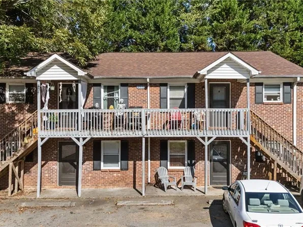 2551 Green Oaks Ct, Winston Salem, NC 27107