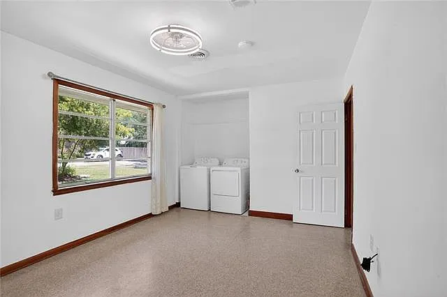 513 Michigan Ave — Photo 11