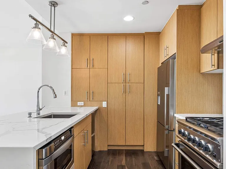 5-49 Borden Ave #F7 — Photo 7