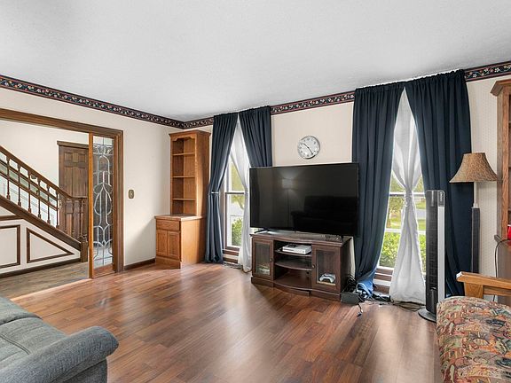 3rd image of 2926 Brooktree Ct