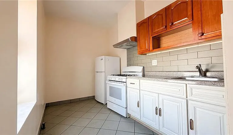 107 Bay 22nd St #4 — Photo 1