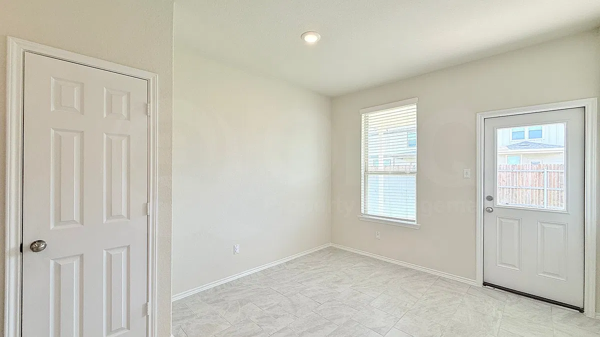3 bed, 2.0 bath, 1540 sqft, $2,000 — Photo 4