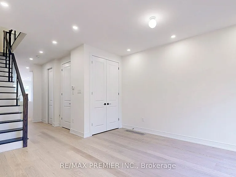 208 McRoberts Ave — Photo 4